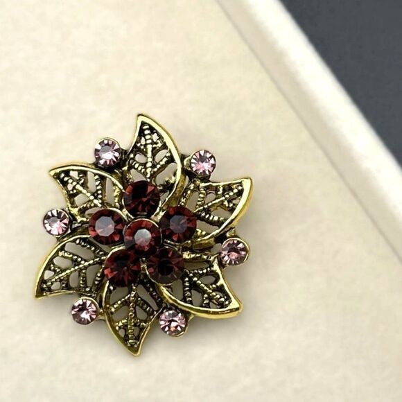 Yellow Gold with Light and Dark Purple Amethyst Crystal Flower Pin Back Brooch - Picture 4 of 7